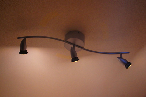 LED電球を装着。光の漏れが少なくなった分陰影がはっきり