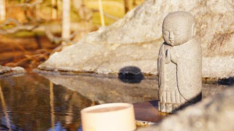 可愛らしい仏様がいる手水
