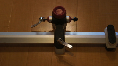 横移動のロックもクイックレリース