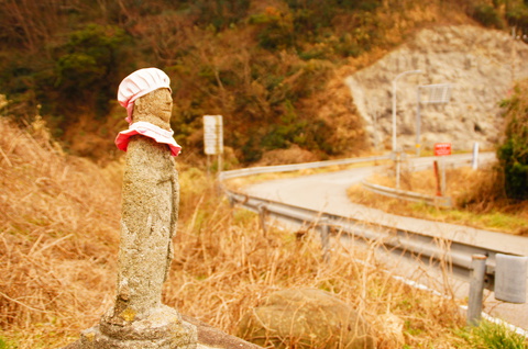お産の井戸への分岐にあるお地蔵様