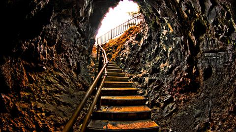 巌門洞窟の内部