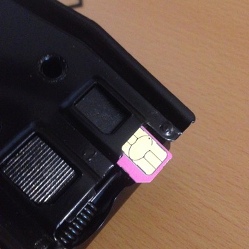 スリットがあり差し込んでパンチするだけなのだが・・