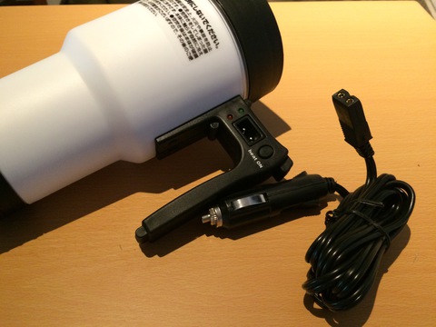 電源ケーブルの方向注意