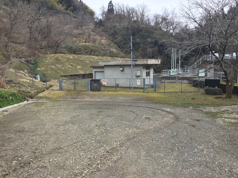新内川ダム下流の施設ここからスタート