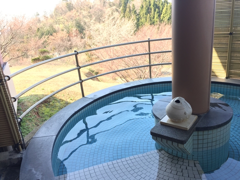 無色透明の塩泉(ラドン入り)
