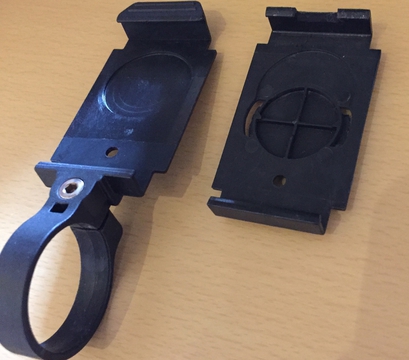 ステーはステム用の他に写真のハンドルとGarmin互換ブラケットが付属する