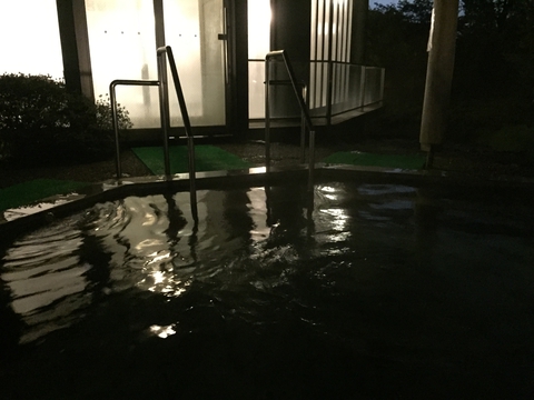 庭園の中の露天風呂