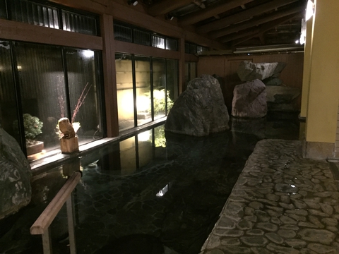 大きな岩風呂