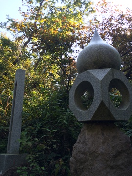 横の灯籠