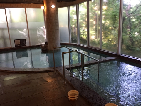 内風呂は2つに水風呂1つ