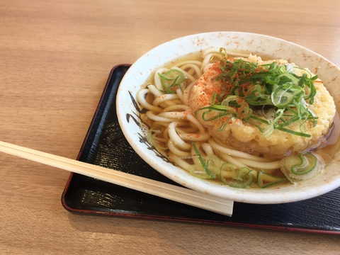 こちらは天ぷらうどん。実はこちらのほうが本来の「徳光PAうどん」