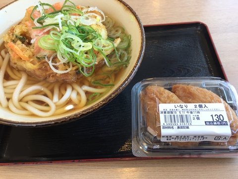 徳光うどん。大きなエビが入ったかき揚げ