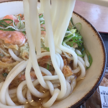 細くて真っ白な麺。コシ？そんなの必要なし