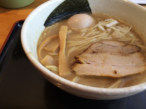 味玉鶏煮干しラーメン730円（2015年現在）