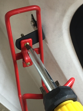 ホルダーを抑えつけるように本締め。しっかりと