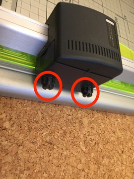 横のビスを外す