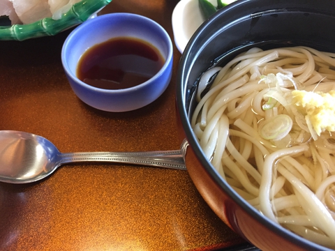 氷見うどんは独特の細麺