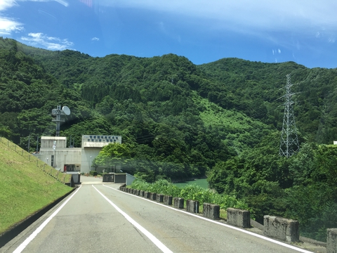 すでに立ち入り禁止領域。発電所が見えてきた