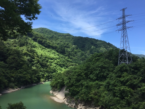 手取幹線1番鉄塔。普段この角度からは見られない