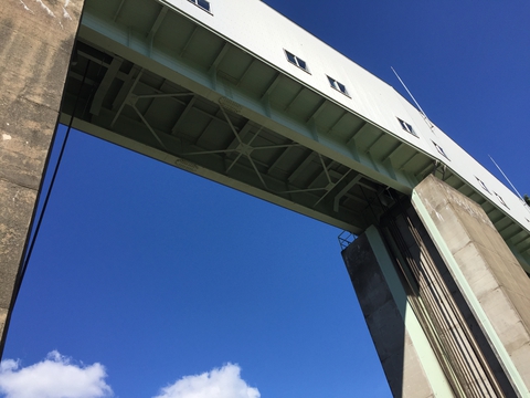 手取川ダムクレストローラーゲートを間近に