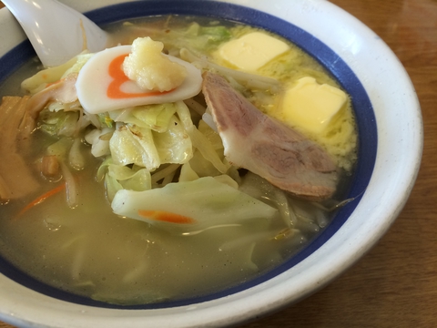 裏八番？にんにく塩バターラーメン