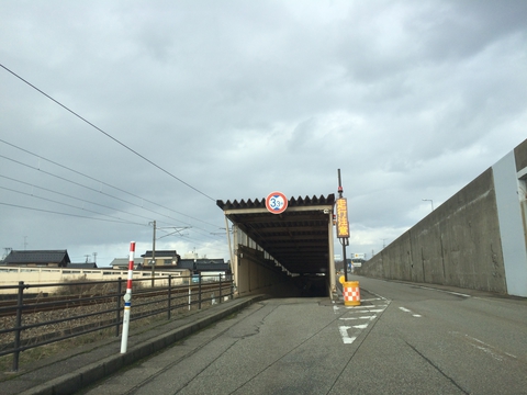 地下道！？やけに大きい