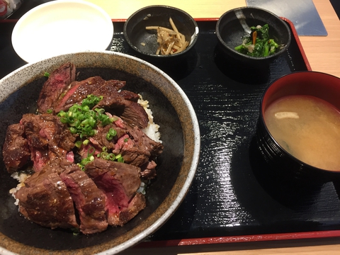 これがステーキ丼980円！
