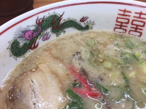 うっすらと膜がはってくる濃厚とんこつ