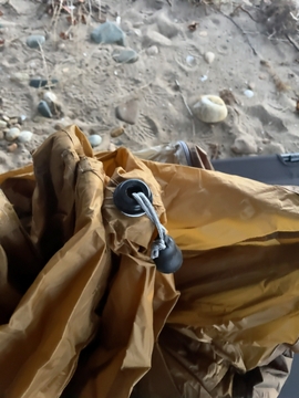 この紐を引っ張るだけ。