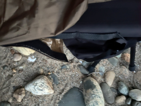 コットはベルクロで挟み込む