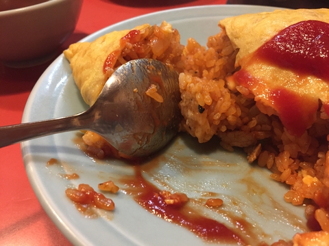 パラリとしたチキンライスにケチャップの香り