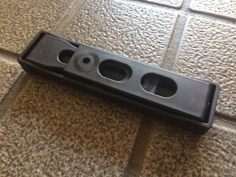 たたむと小さいマルトのエンド金具