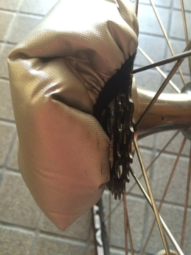 油でベタベタのスプロケもすっぽり