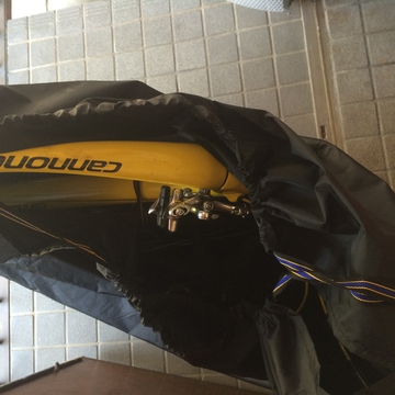 下から包み込む