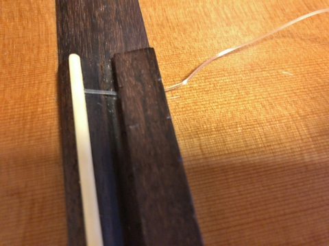 弦の入れ方に注意