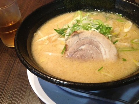 豚骨醤油ラーメン670円