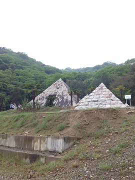 太陽公園ピラミッド 中も入れる