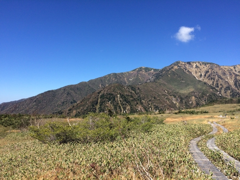大日山を横目に