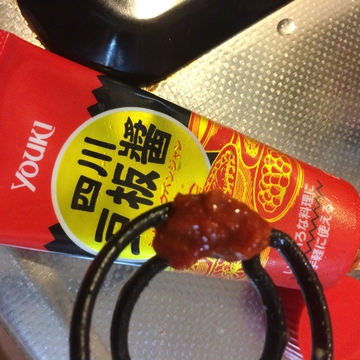 先端の工夫でちょっとの量も乗せられる