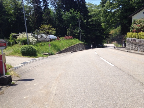 バス停のピークから一気に下る