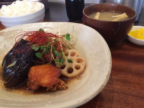 一番人気の鳥と野菜の中華風揚げ煮定食