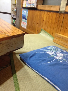 他に類を見ないカウンター式小上がり
