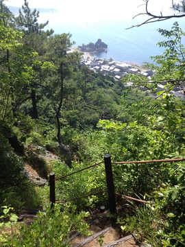 振り返ると曽々木海岸と窓岩の絶景