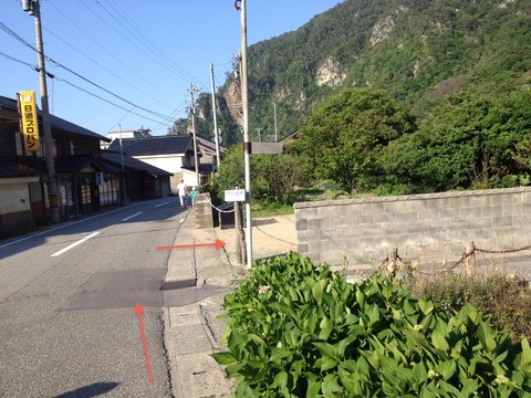 名水案内板を右へ