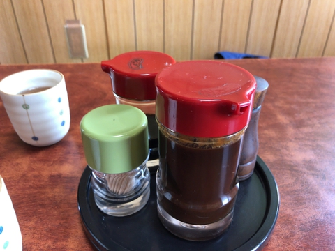 テーブルの上には特製ソース