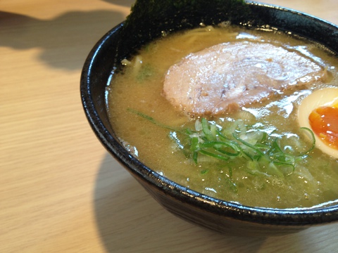 豚骨醤油ラーメン700円
