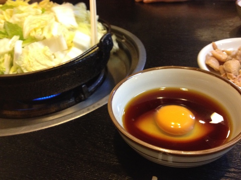 秘伝のしょうゆダレには卵が浮かぶ