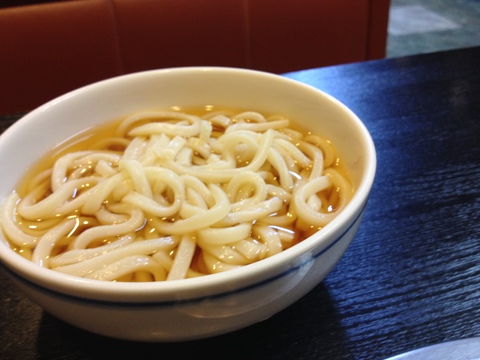 なべの後のうどん玉。スープたっぷりコシ強め