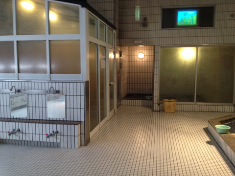 複数の浴室が並ぶ