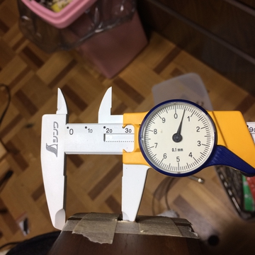 穴までの厚みも測定して計算